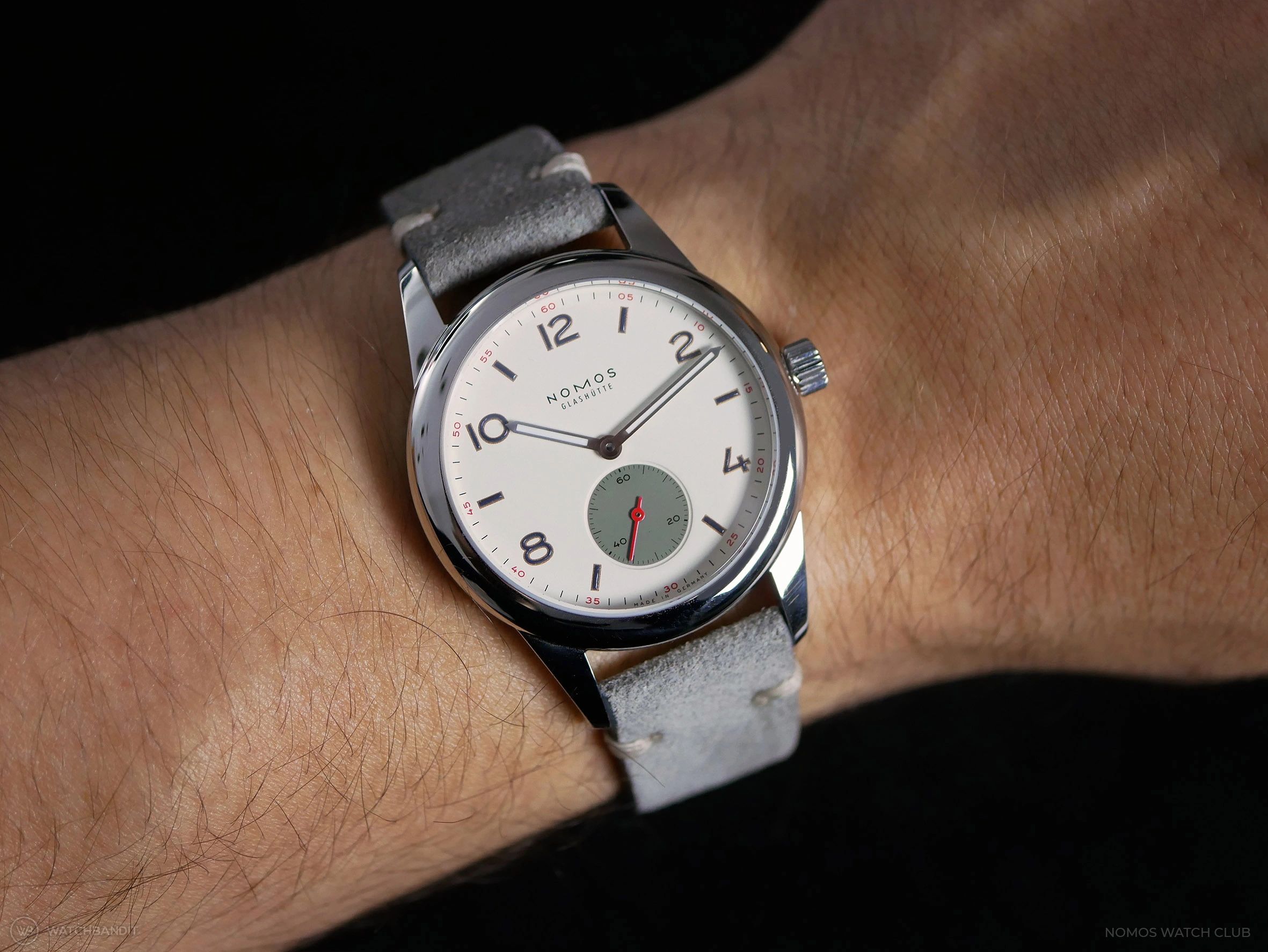 Nomos club nato on sale strap